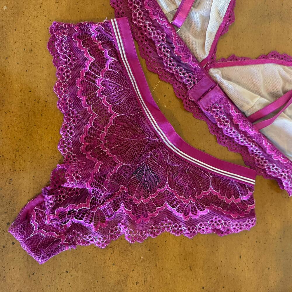 Fredericks of Hollywood Pink Lace Bralette & Panty Set Size M - Picture 4 of 7